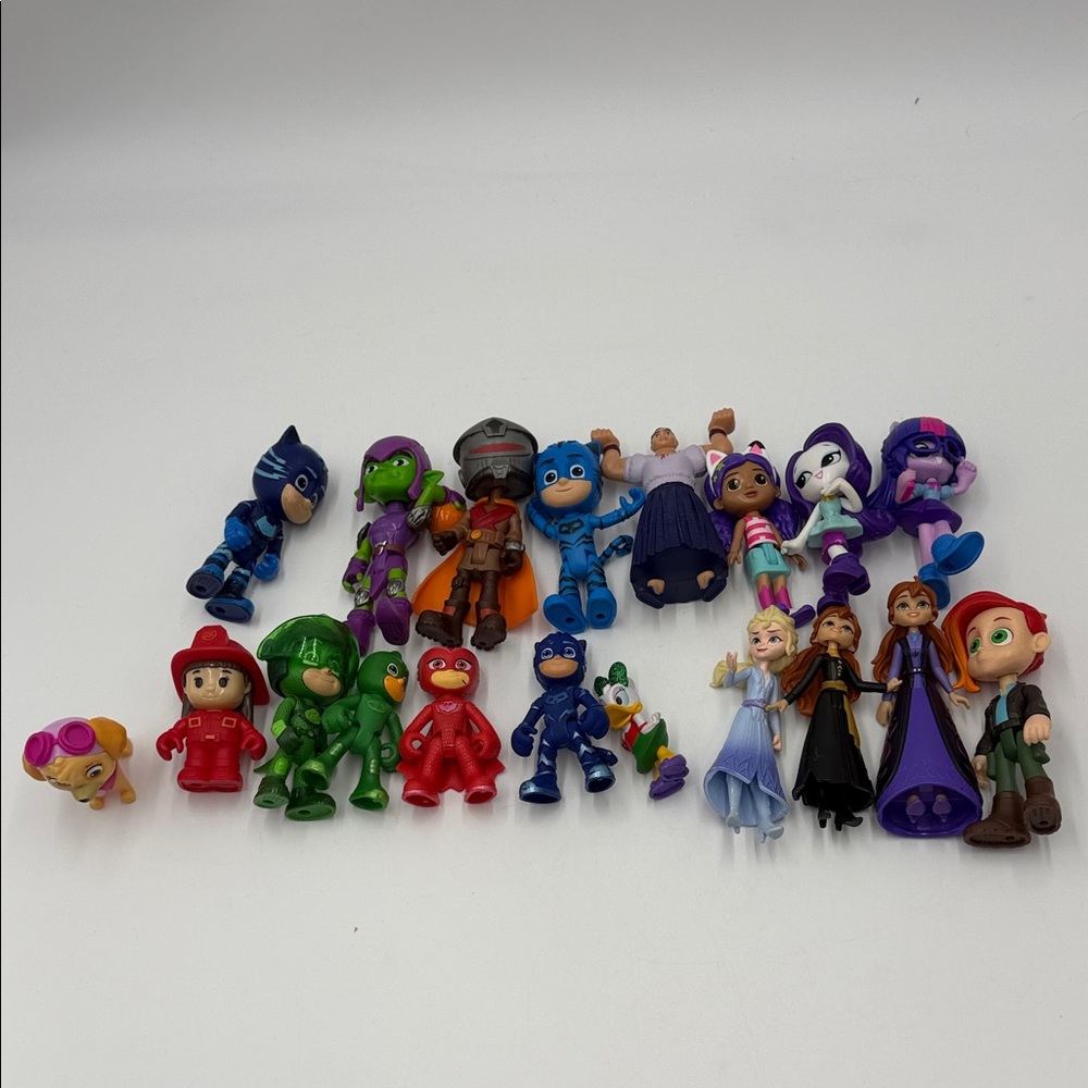 Assorted Kids Action Figures 3” Disney Marvel